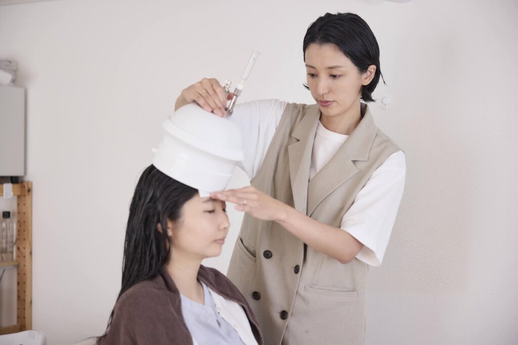 白髪を増やさないために　今すぐ始めたい頭皮ケア