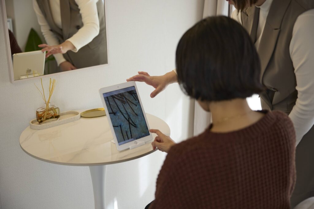 抜け毛が増える人の共通点とは？知らないと悪化する習慣